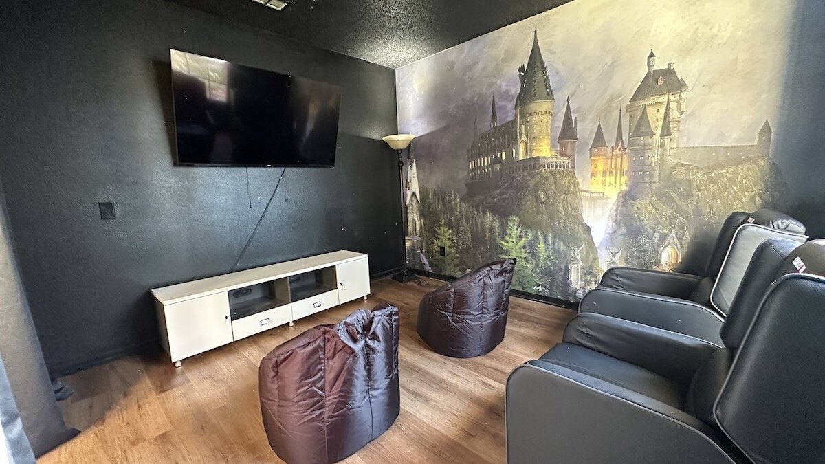 258-Sunset Themed Retreat - Sleeps 10 - Image 24