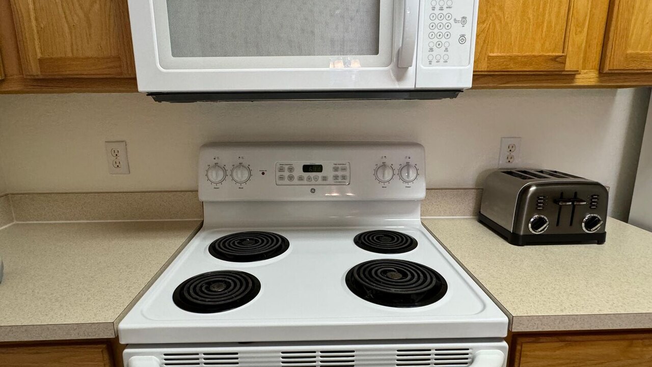 2778 Windsor Hills 3 Bed Condo- All Included - Image 20