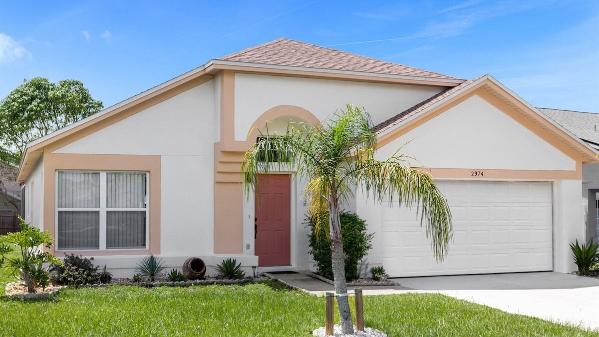 2974 Family-Friendly 3-Bedroom Pool Home - Image 2