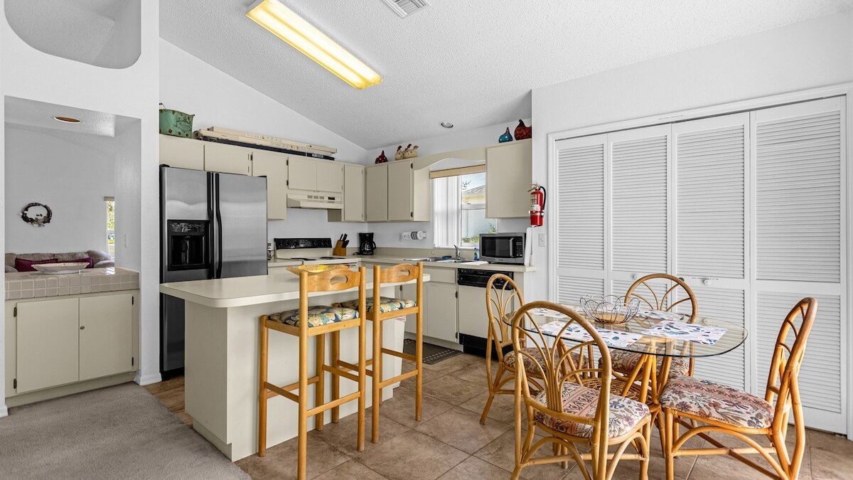 2974 Family-Friendly 3-Bedroom Pool Home - Image 5