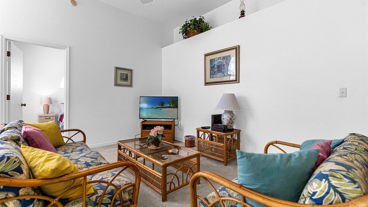 2974 Family-Friendly 3-Bedroom Pool Home - Image 4