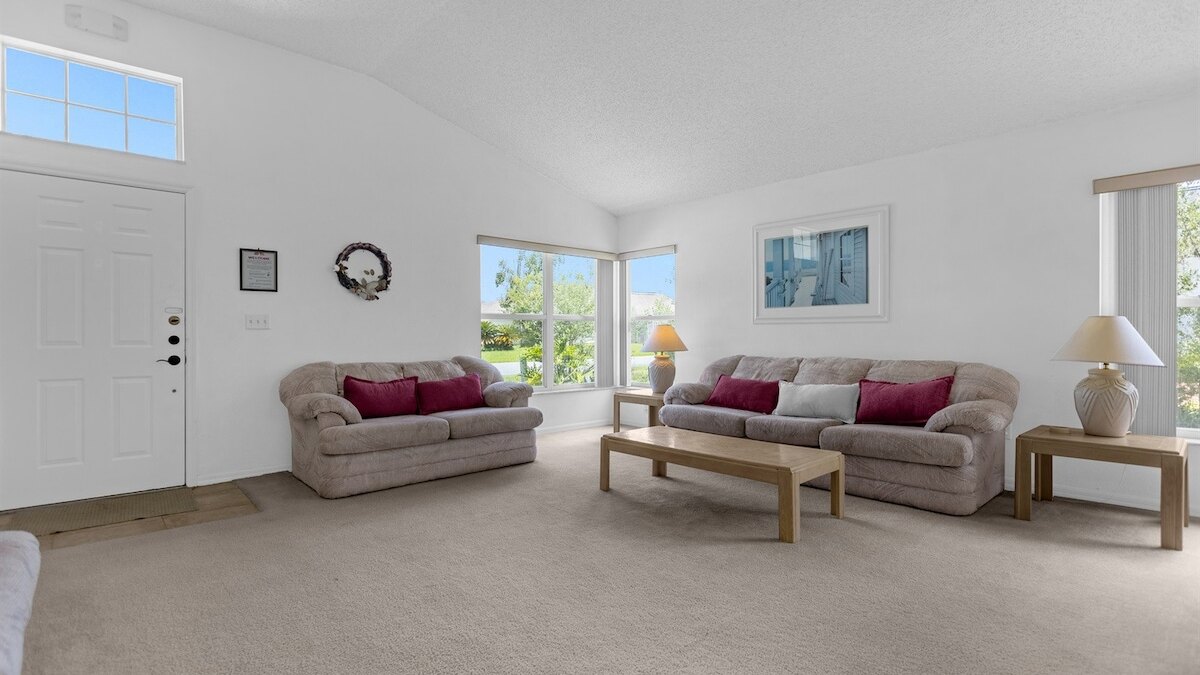 2974 Family-Friendly 3-Bedroom Pool Home - Image 13