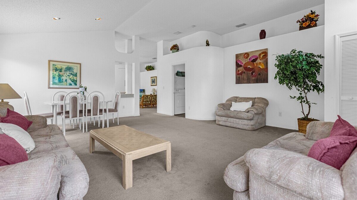 2974 Family-Friendly 3-Bedroom Pool Home - Image 12