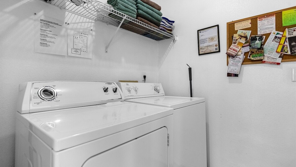 2974 Family-Friendly 3-Bedroom Pool Home - Image 25