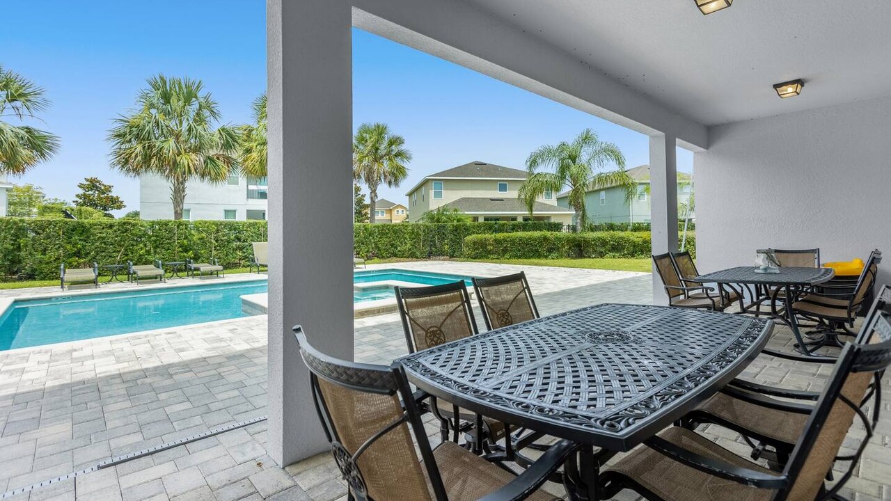 310-Modern Luxury w/ 12 Ensuite BDs Pool&Spa Theater - Image 1