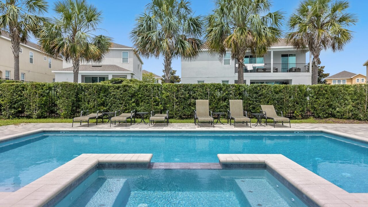 310-Modern Luxury w/ 12 Ensuite BDs Pool&Spa Theater - Image 2