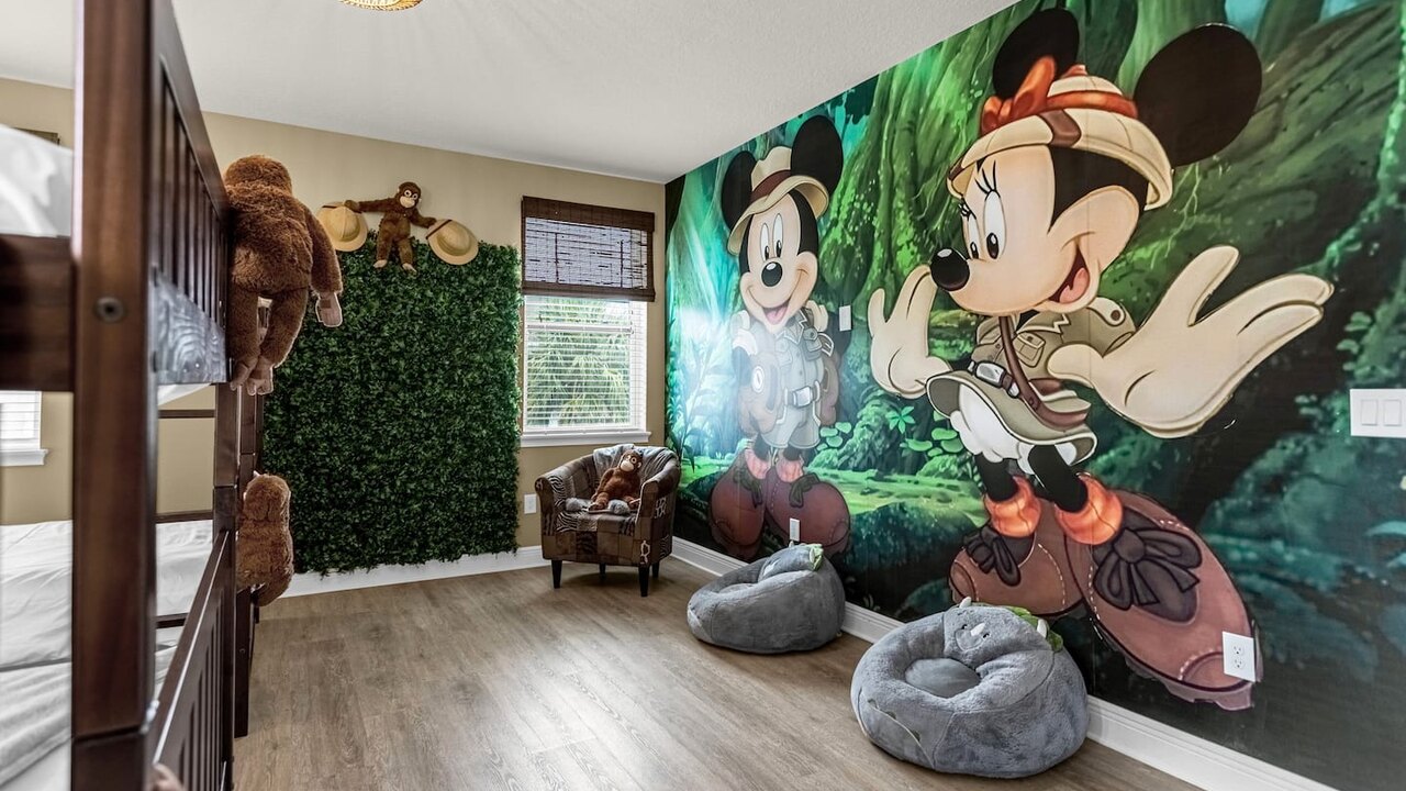 310-Modern Luxury w/ 12 Ensuite BDs Pool&Spa Theater - Image 4