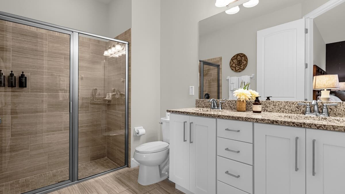 310-Modern Luxury w/ 12 Ensuite BDs Pool&Spa Theater - Image 8