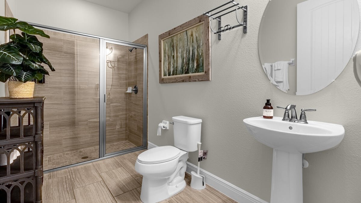 310-Modern Luxury w/ 12 Ensuite BDs Pool&Spa Theater - Image 9