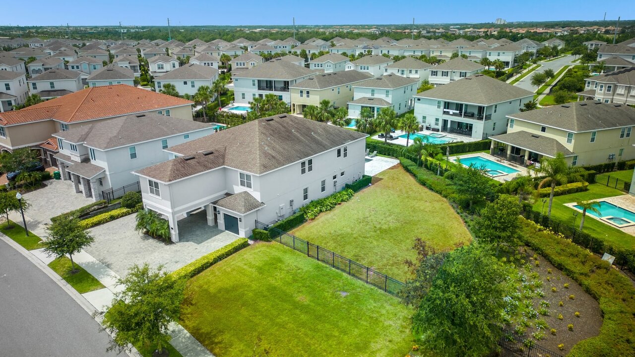 310-Modern Luxury w/ 12 Ensuite BDs Pool&Spa Theater - Image 26