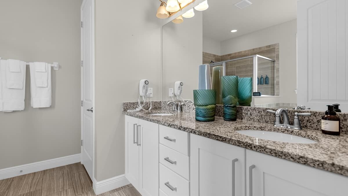 310-Modern Luxury w/ 12 Ensuite BDs Pool&Spa Theater - Image 25