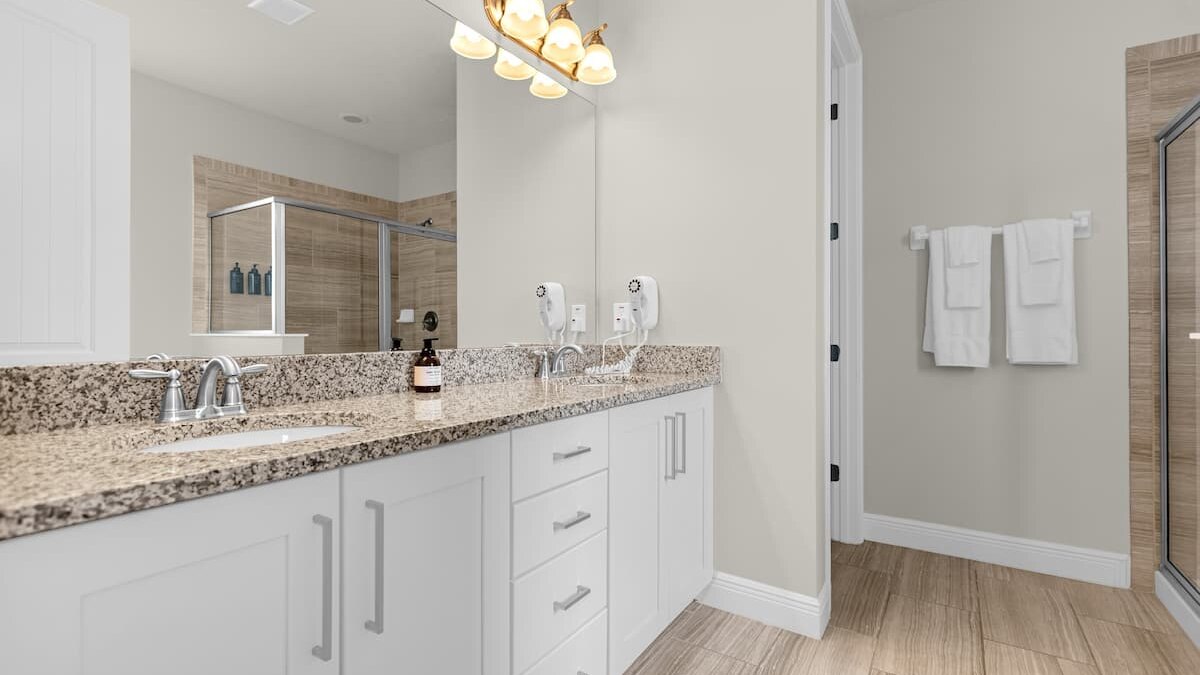 310-Modern Luxury w/ 12 Ensuite BDs Pool&Spa Theater - Image 27