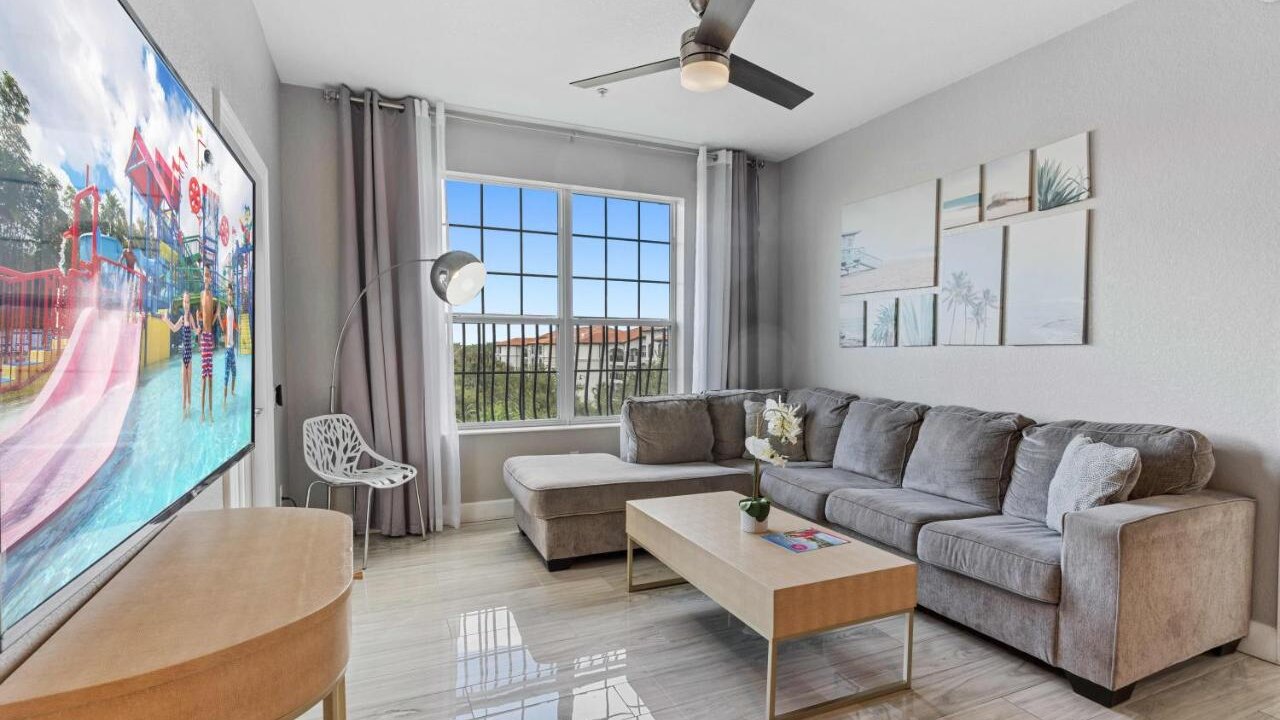 4102 Stylish 3-Bedroom Apartment at Vista Cay #304 - Image 1