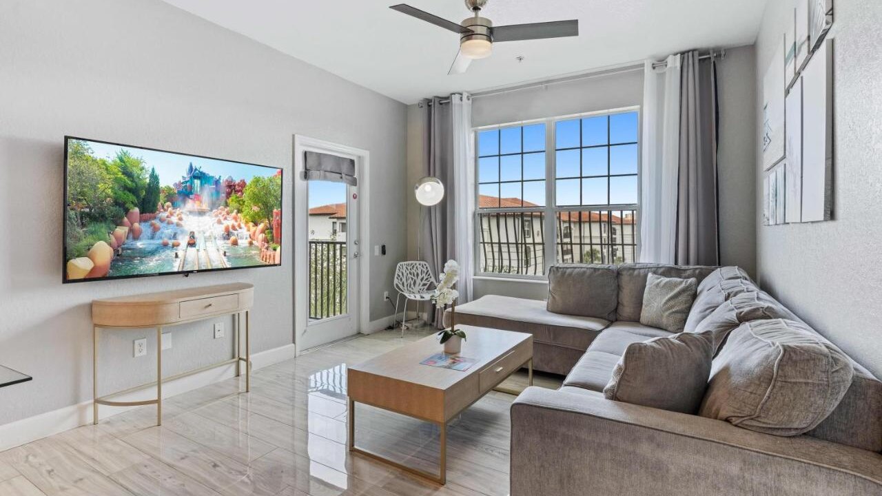 4102 Stylish 3-Bedroom Apartment at Vista Cay #304 - Image 3