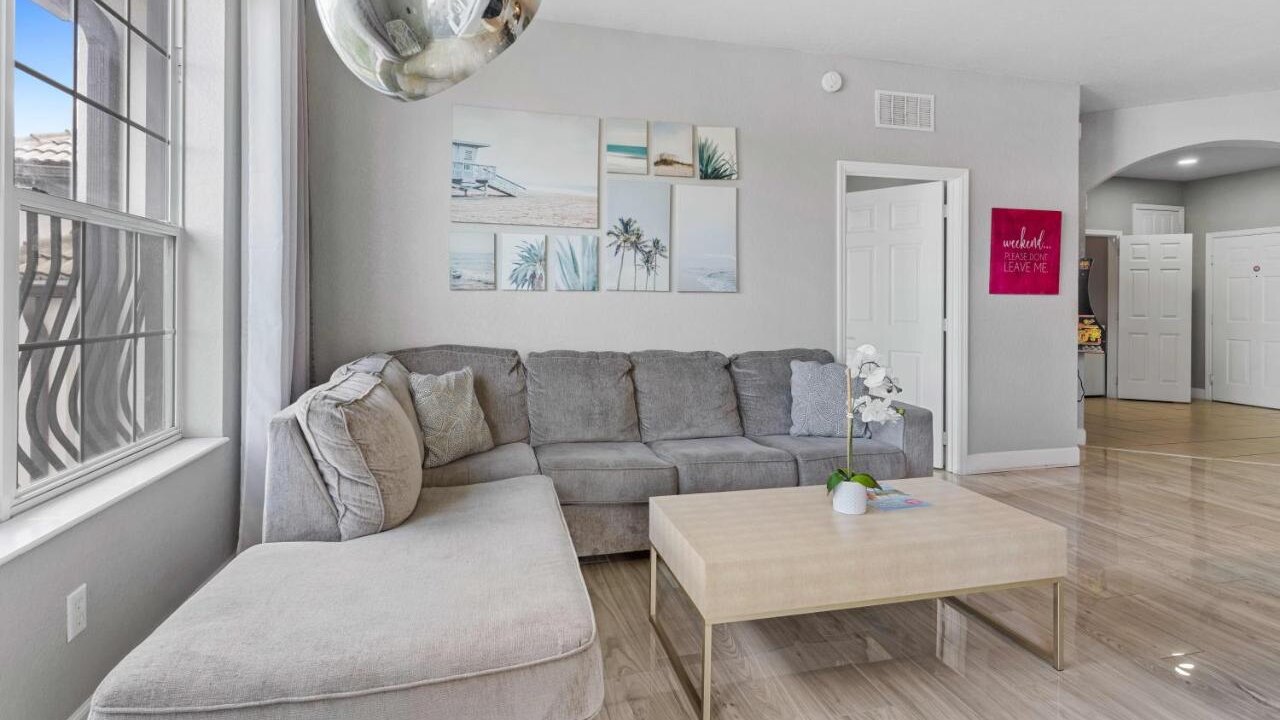 4102 Stylish 3-Bedroom Apartment at Vista Cay #304 - Image 4