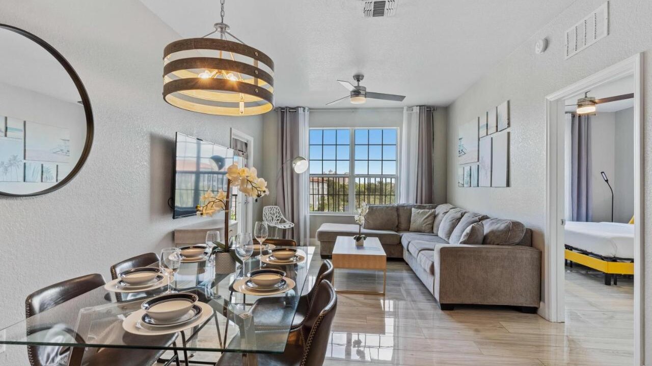 4102 Stylish 3-Bedroom Apartment at Vista Cay #304 - Image 5