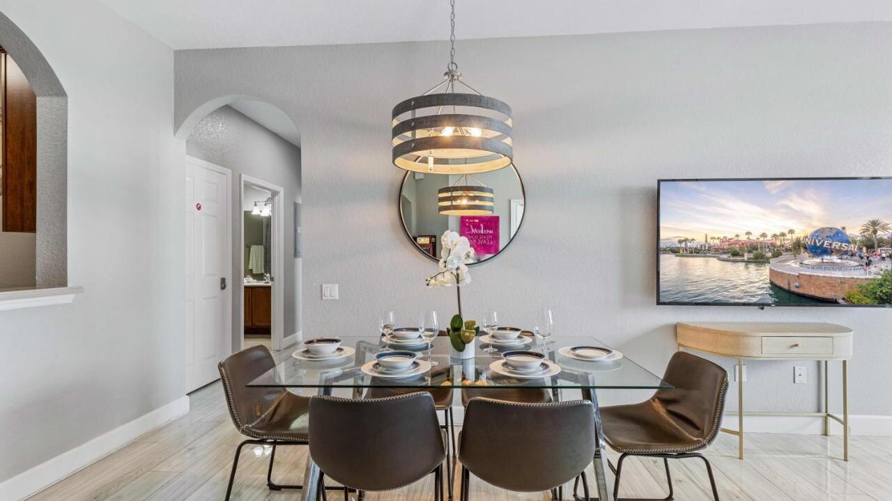 4102 Stylish 3-Bedroom Apartment at Vista Cay #304 - Image 7