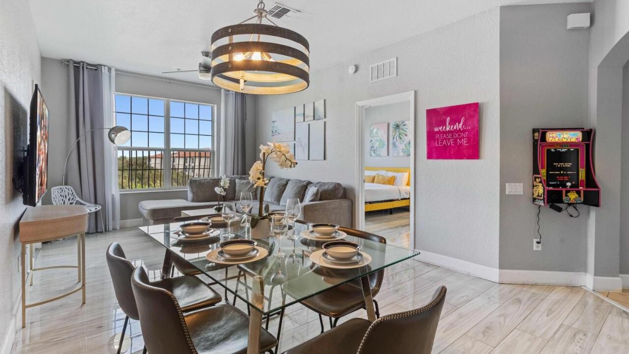 4102 Stylish 3-Bedroom Apartment at Vista Cay #304 - Image 6