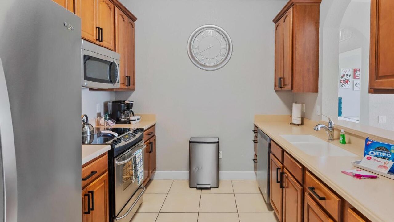 4102 Stylish 3-Bedroom Apartment at Vista Cay #304 - Image 9