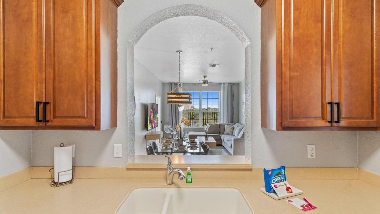 4102 Stylish 3-Bedroom Apartment at Vista Cay #304 - Image 10