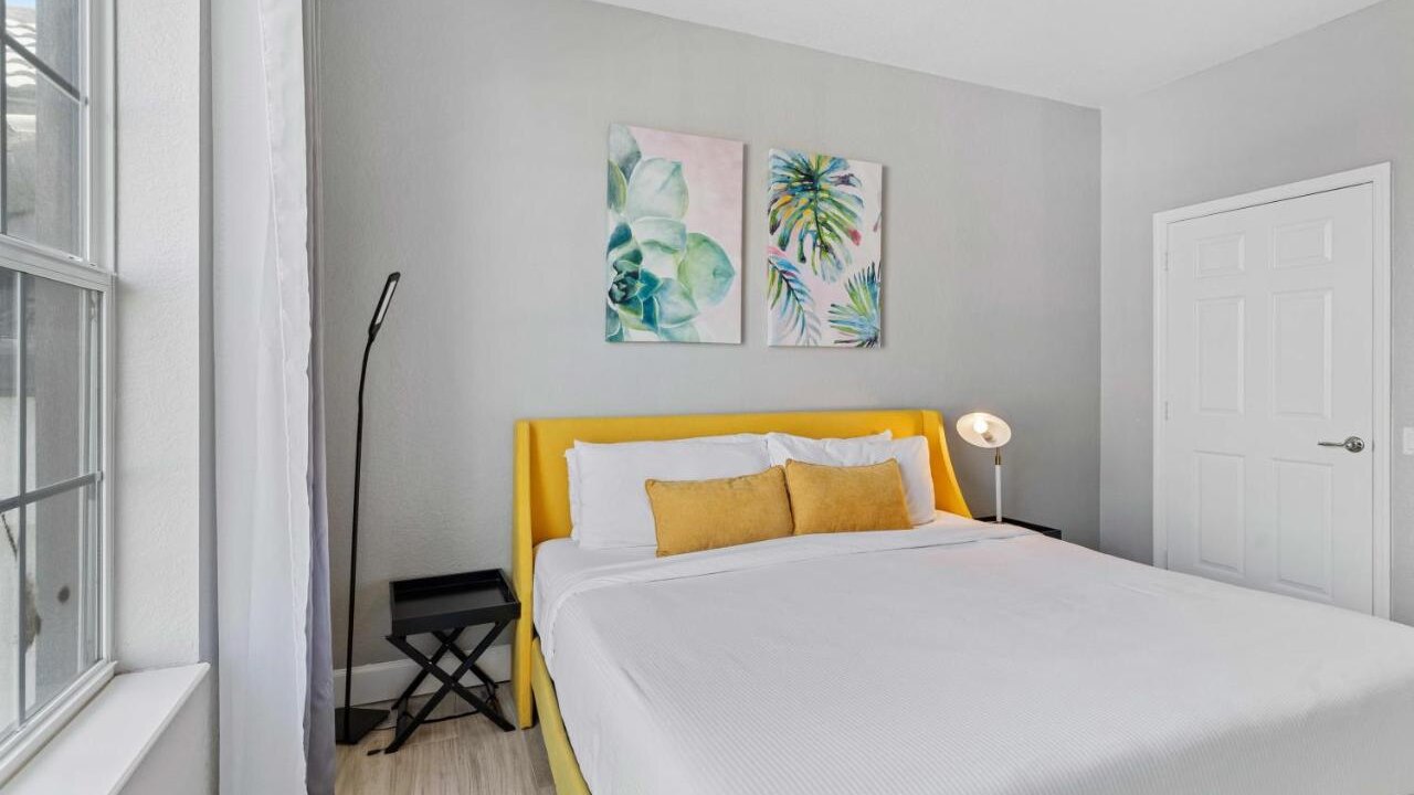 4102 Stylish 3-Bedroom Apartment at Vista Cay #304 - Image 11