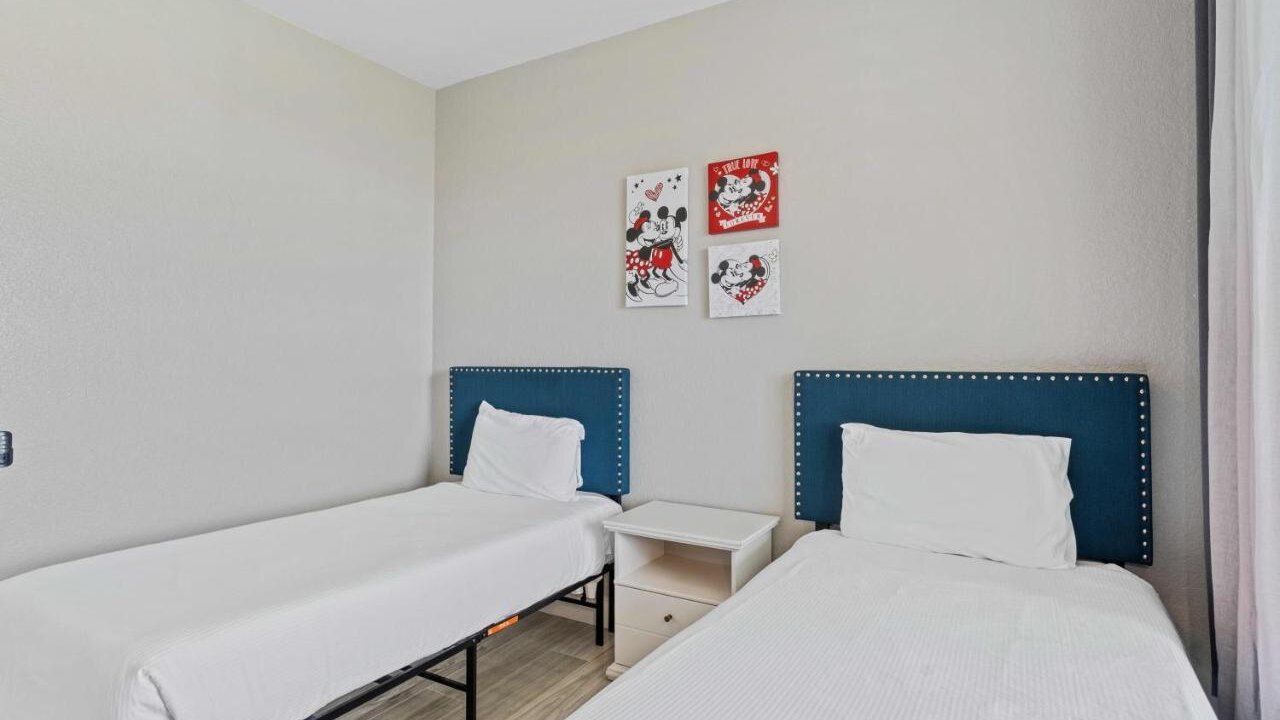 4102 Stylish 3-Bedroom Apartment at Vista Cay #304 - Image 16