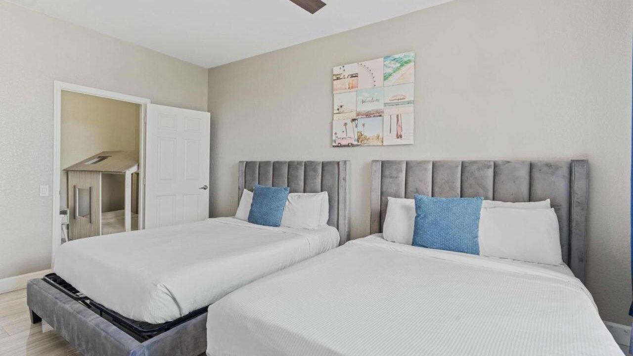 4102 Stylish 3-Bedroom Apartment at Vista Cay #304 - Image 14