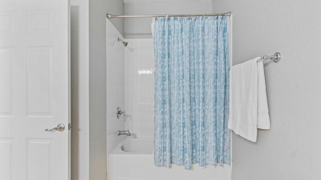 4102 Stylish 3-Bedroom Apartment at Vista Cay #304 - Image 21