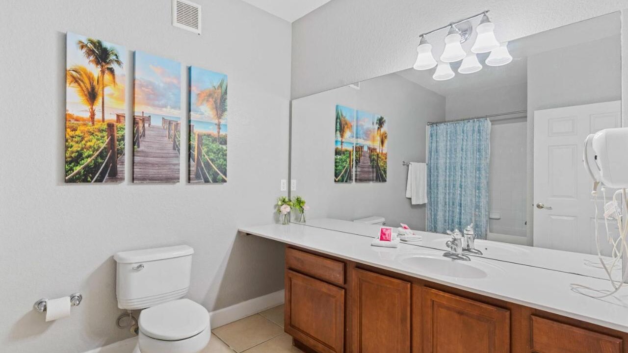 4102 Stylish 3-Bedroom Apartment at Vista Cay #304 - Image 20