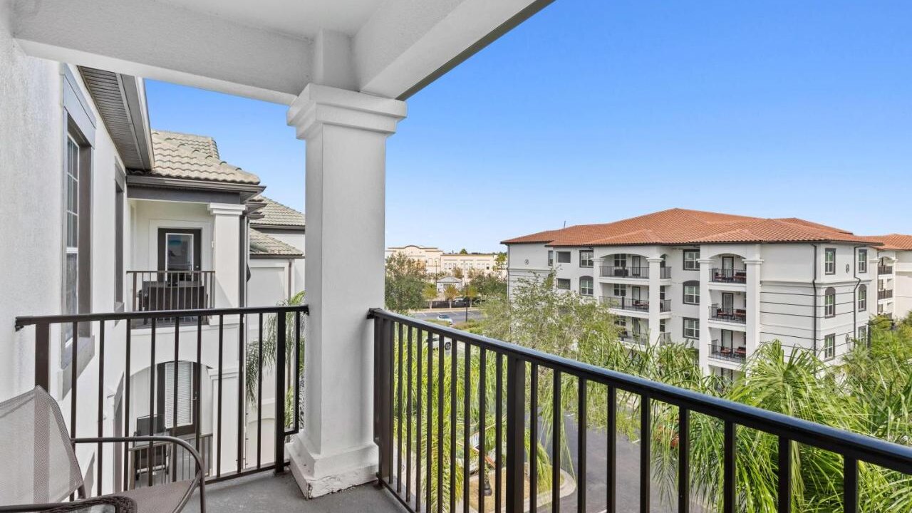 4102 Stylish 3-Bedroom Apartment at Vista Cay #304 - Image 24