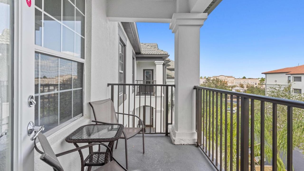 4102 Stylish 3-Bedroom Apartment at Vista Cay #304 - Image 23