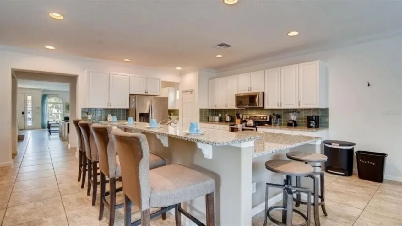 427 Wonderful 6 Bed near Disney - Image 9