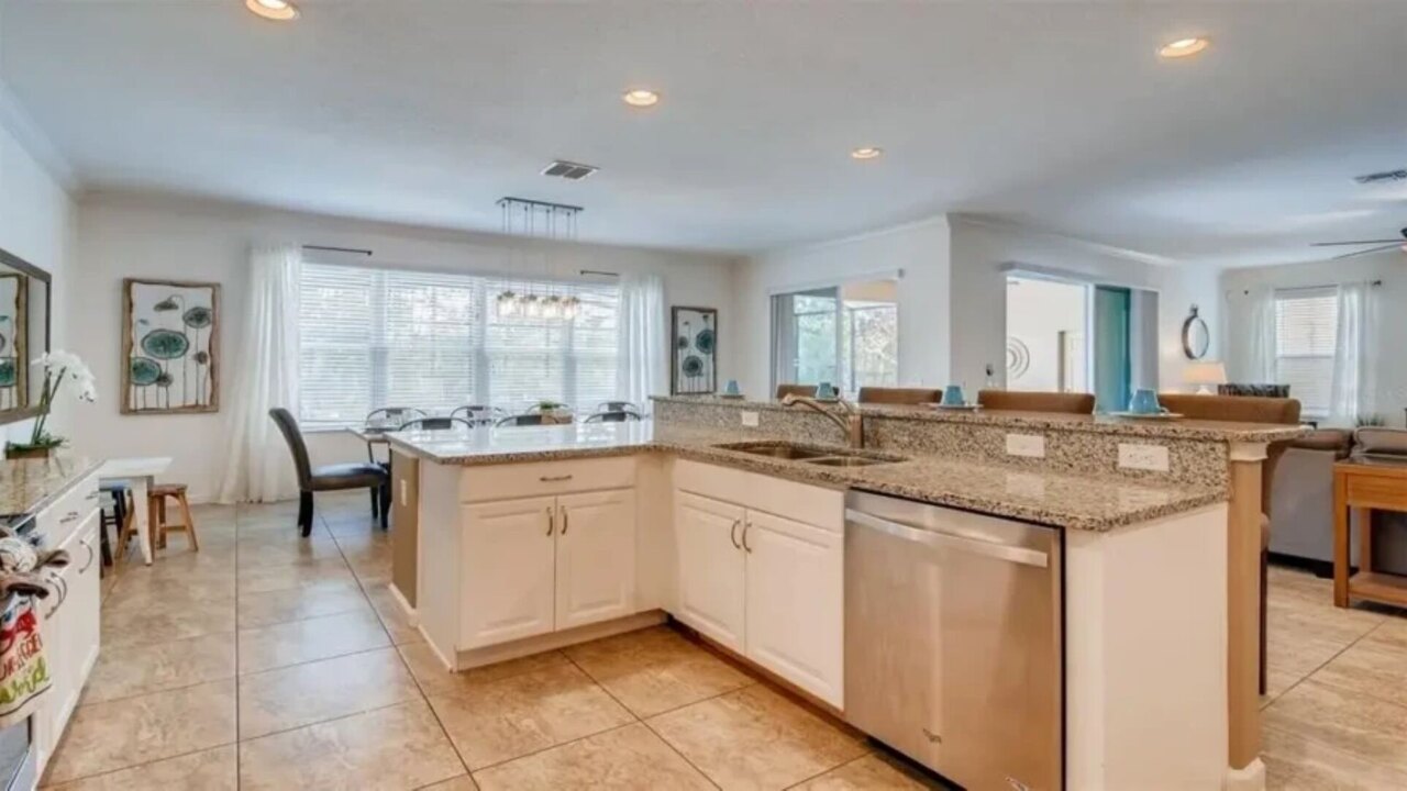 427 Wonderful 6 Bed near Disney - Image 10