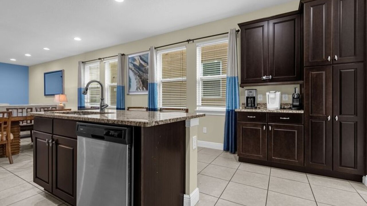 431 Villa - Spacious 7BD - Screened Pool&SPA - Image 12