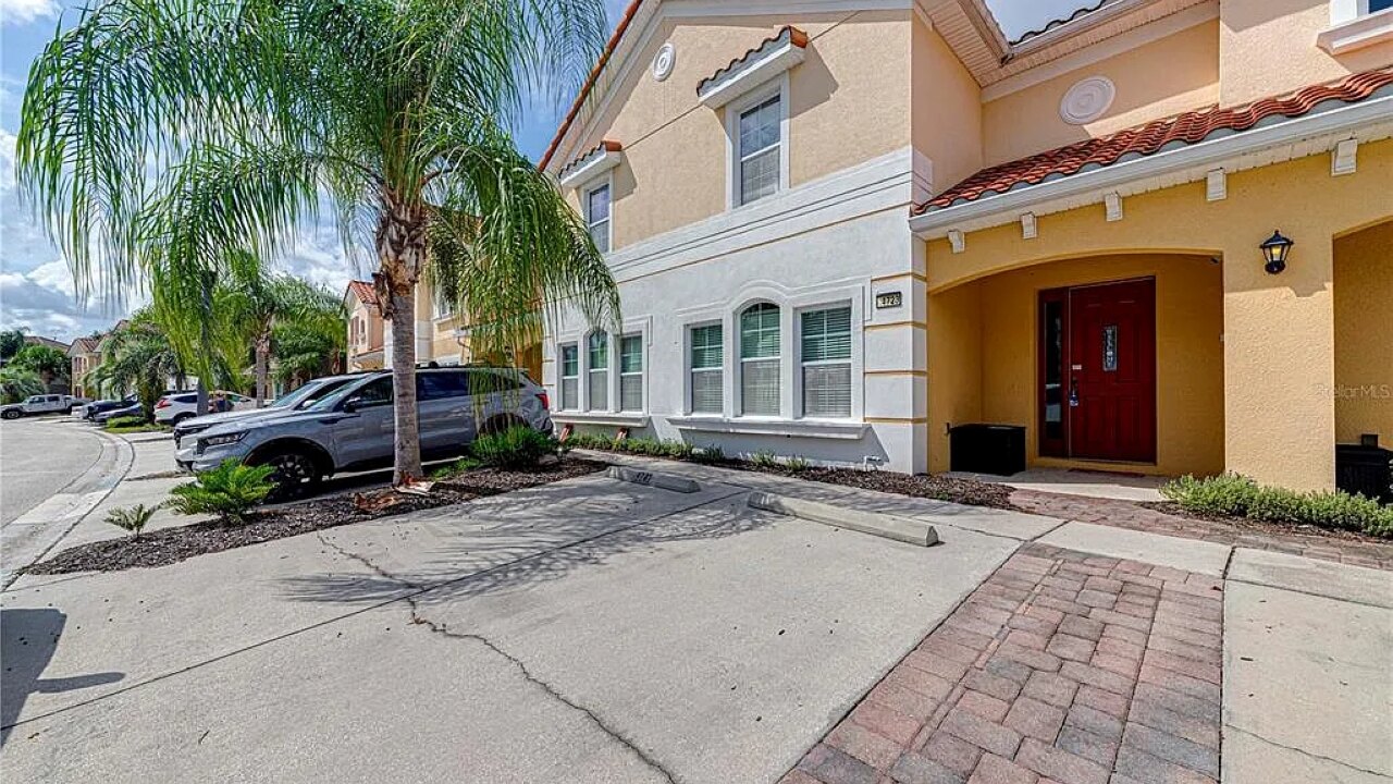 4723 Private 4BR Oasis w/ Pool Near Disney - Image 2