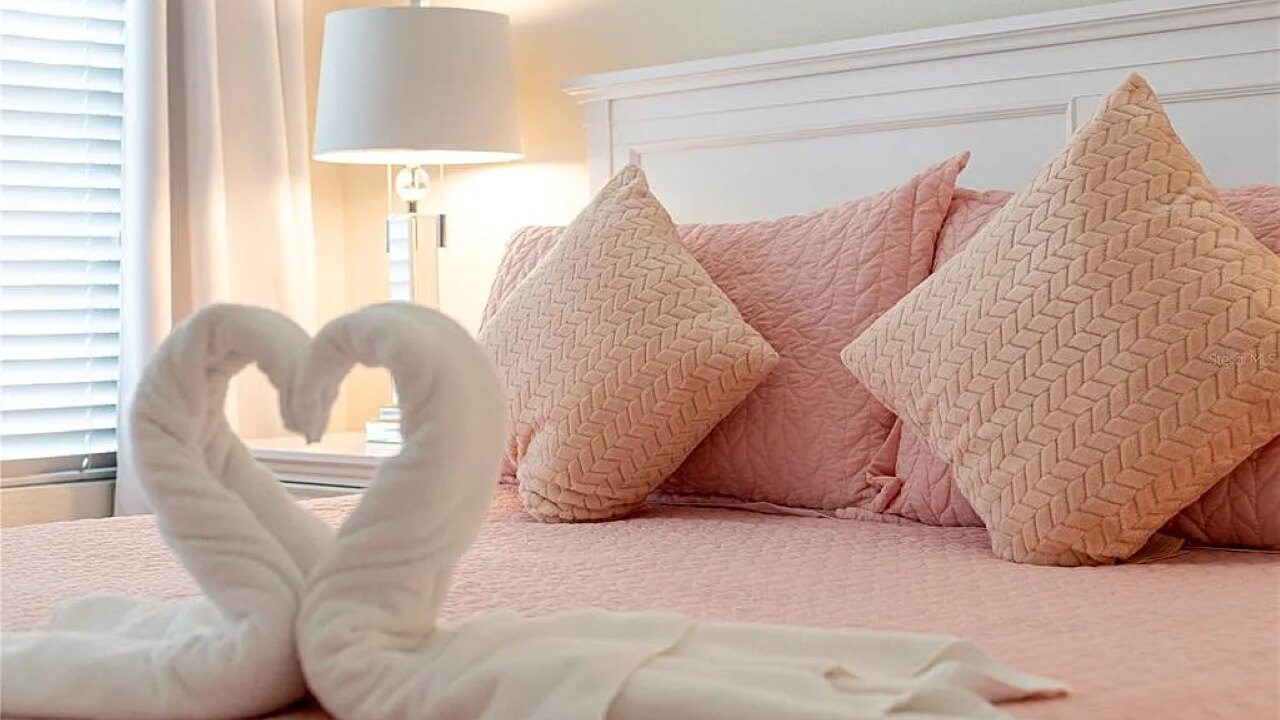 4723 Private 4BR Oasis w/ Pool Near Disney - Image 17