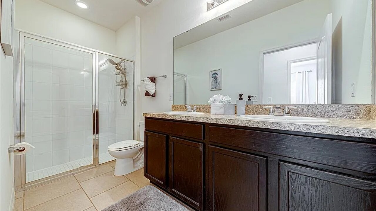 4723 Private 4BR Oasis w/ Pool Near Disney - Image 25