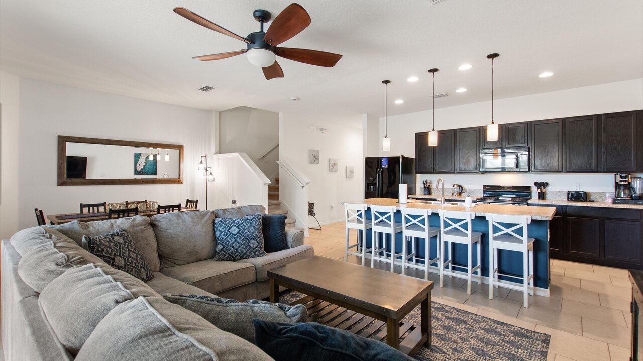 4723 Private 4BR Oasis w/ Pool Near Disney - Image 4