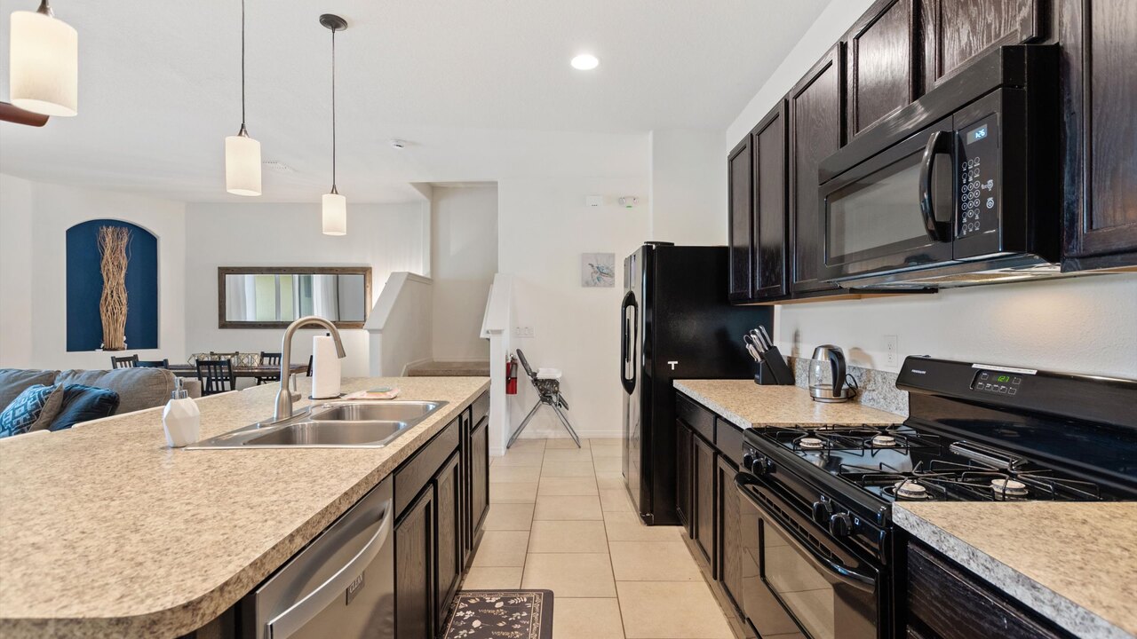 4723 Private 4BR Oasis w/ Pool Near Disney - Image 8
