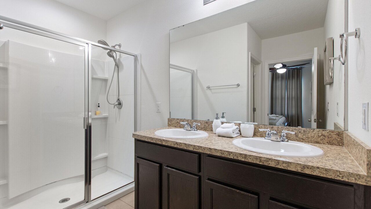4723 Private 4BR Oasis w/ Pool Near Disney - Image 13