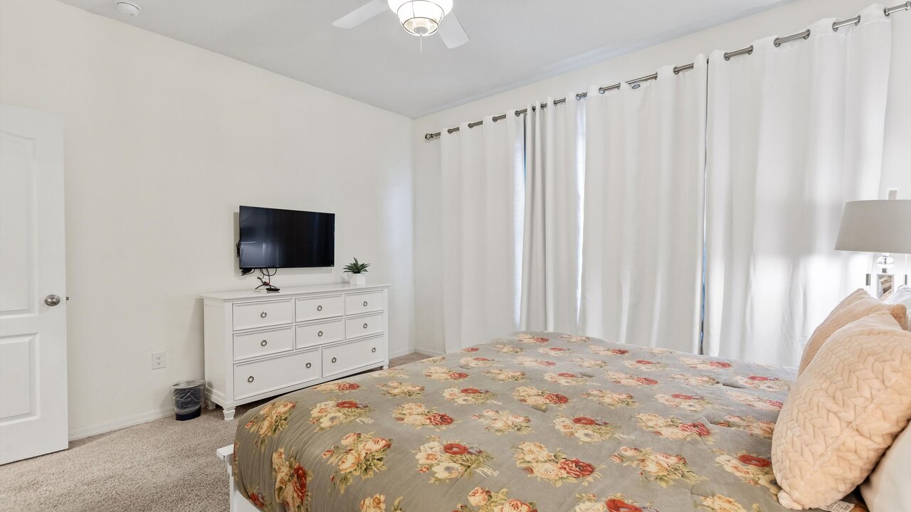 4723 Private 4BR Oasis w/ Pool Near Disney - Image 16