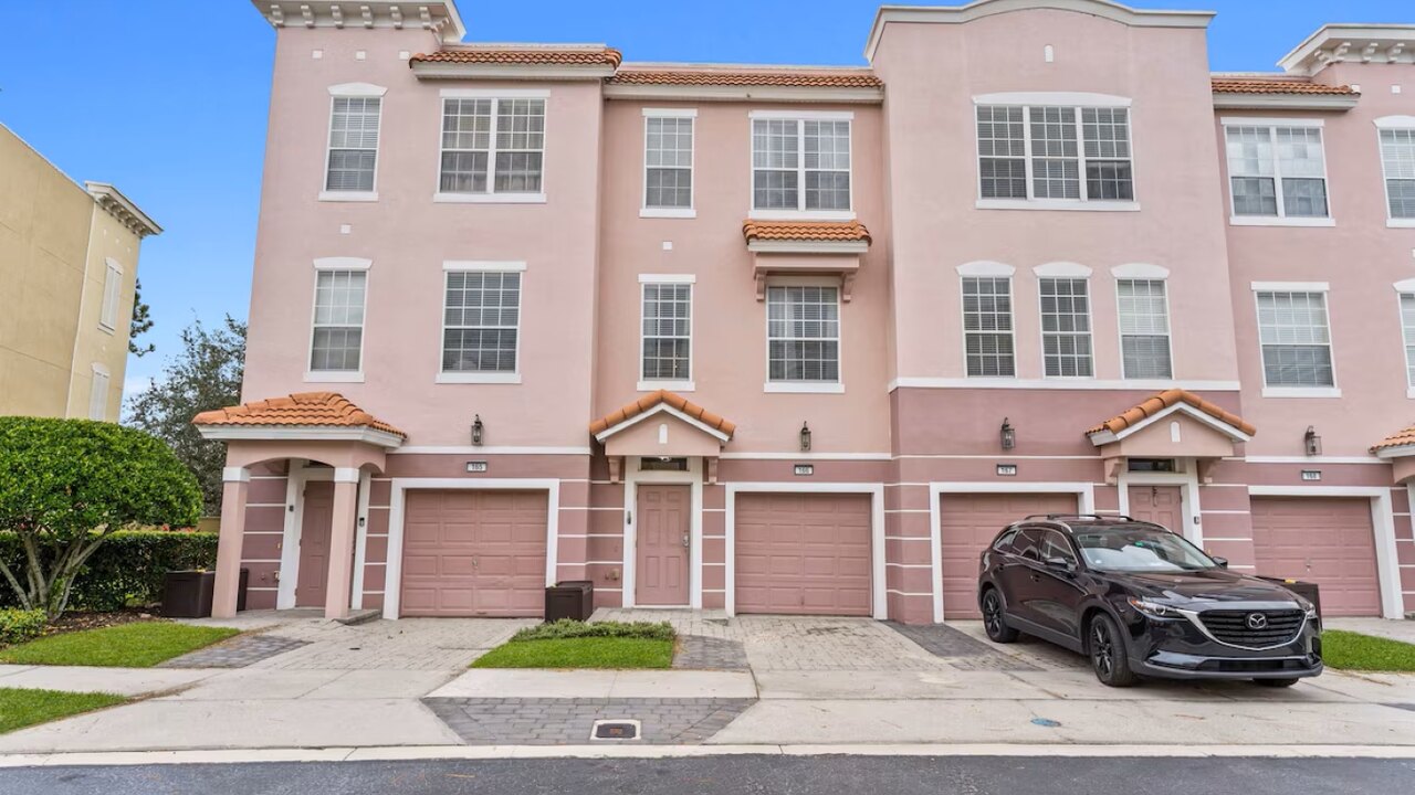 4801 Modern 3BD & 3Bath Oasis at Vista Cay #166 - Image 1