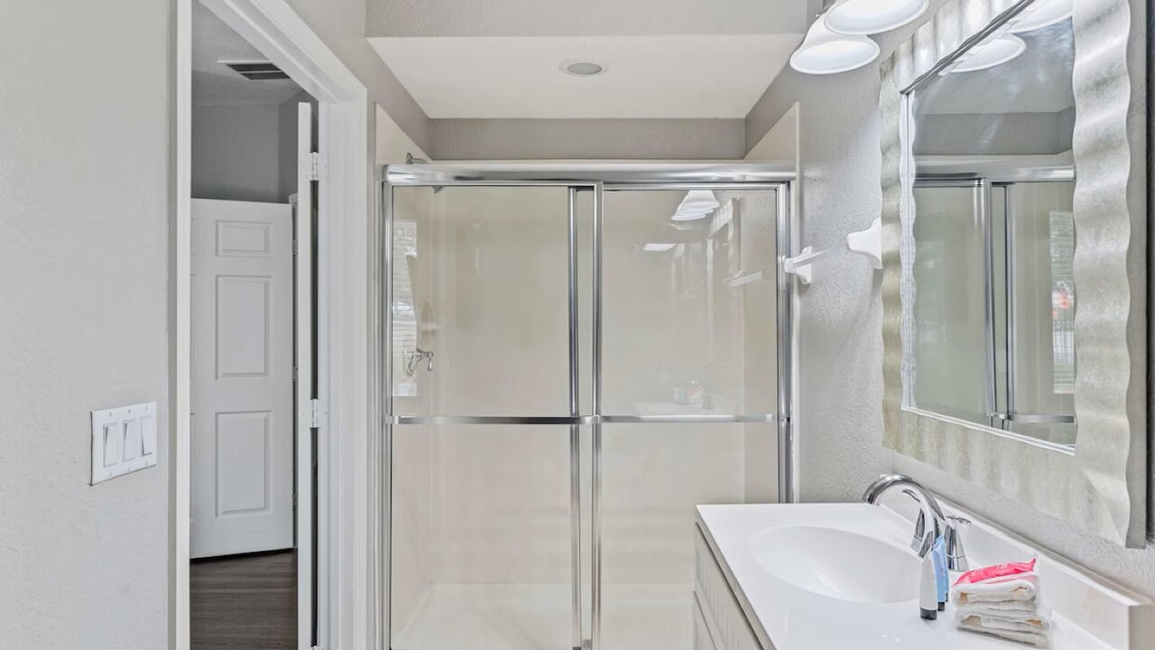 4801 Modern 3BD & 3Bath Oasis at Vista Cay #166 - Image 24