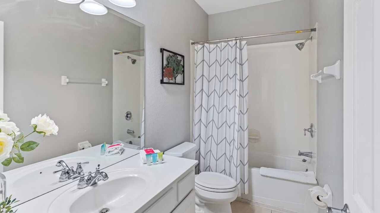 4801 Modern 3BD & 3Bath Oasis at Vista Cay #166 - Image 25