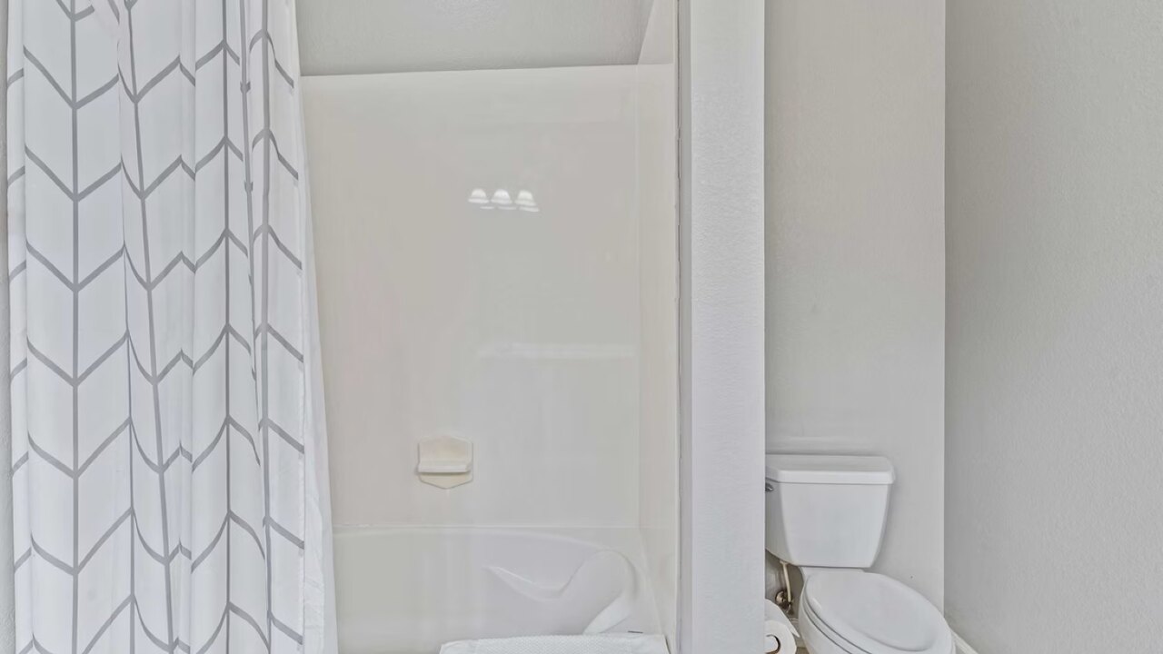 4801 Modern 3BD & 3Bath Oasis at Vista Cay #166 - Image 31