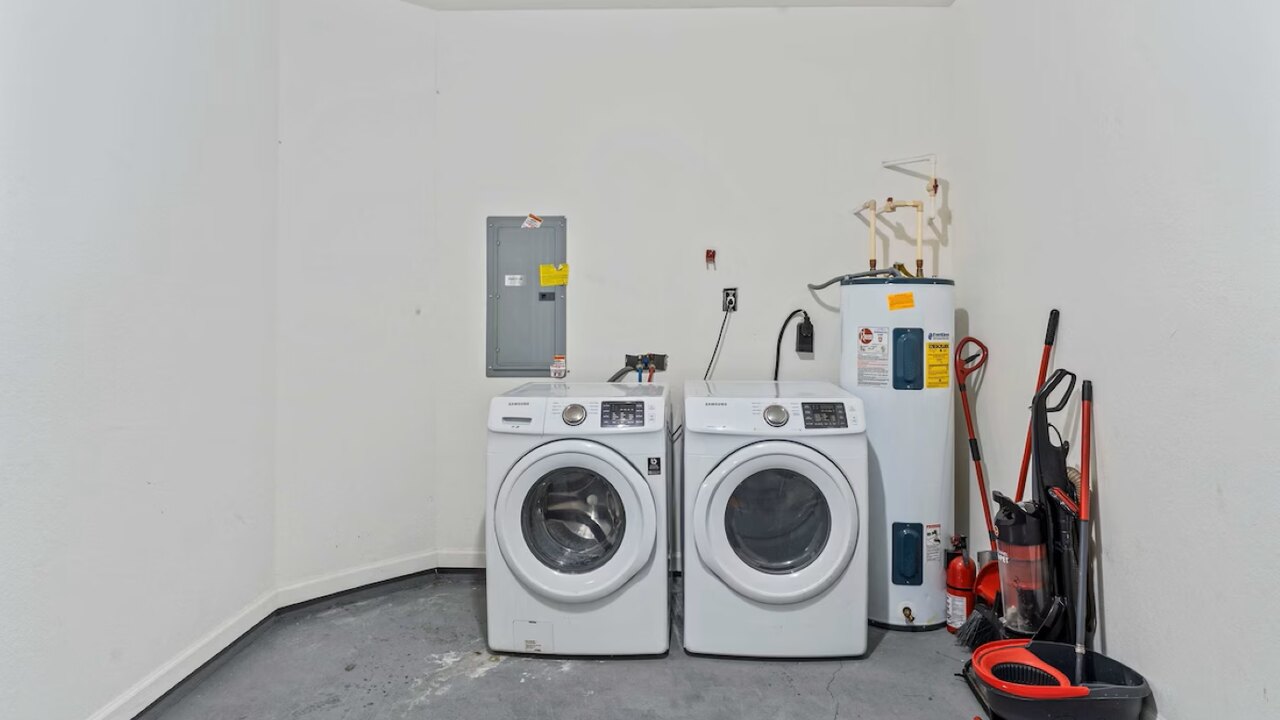 4801 Modern 3BD & 3Bath Oasis at Vista Cay #166 - Image 33