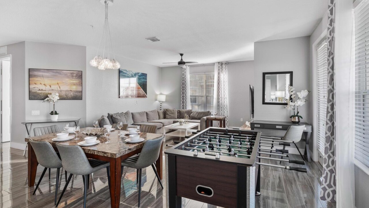 4804 Stylish 4BR Townhouse at Vista Cay #307 - Image 3