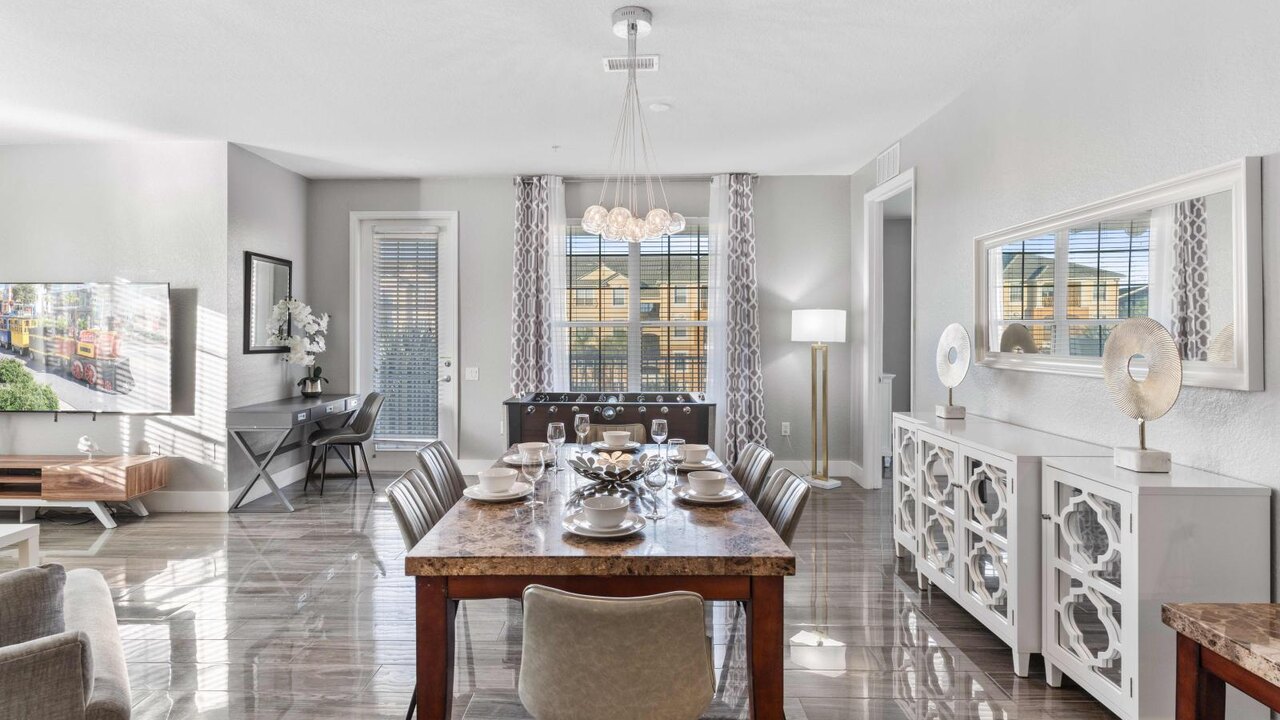 4804 Stylish 4BR Townhouse at Vista Cay #307 - Image 2