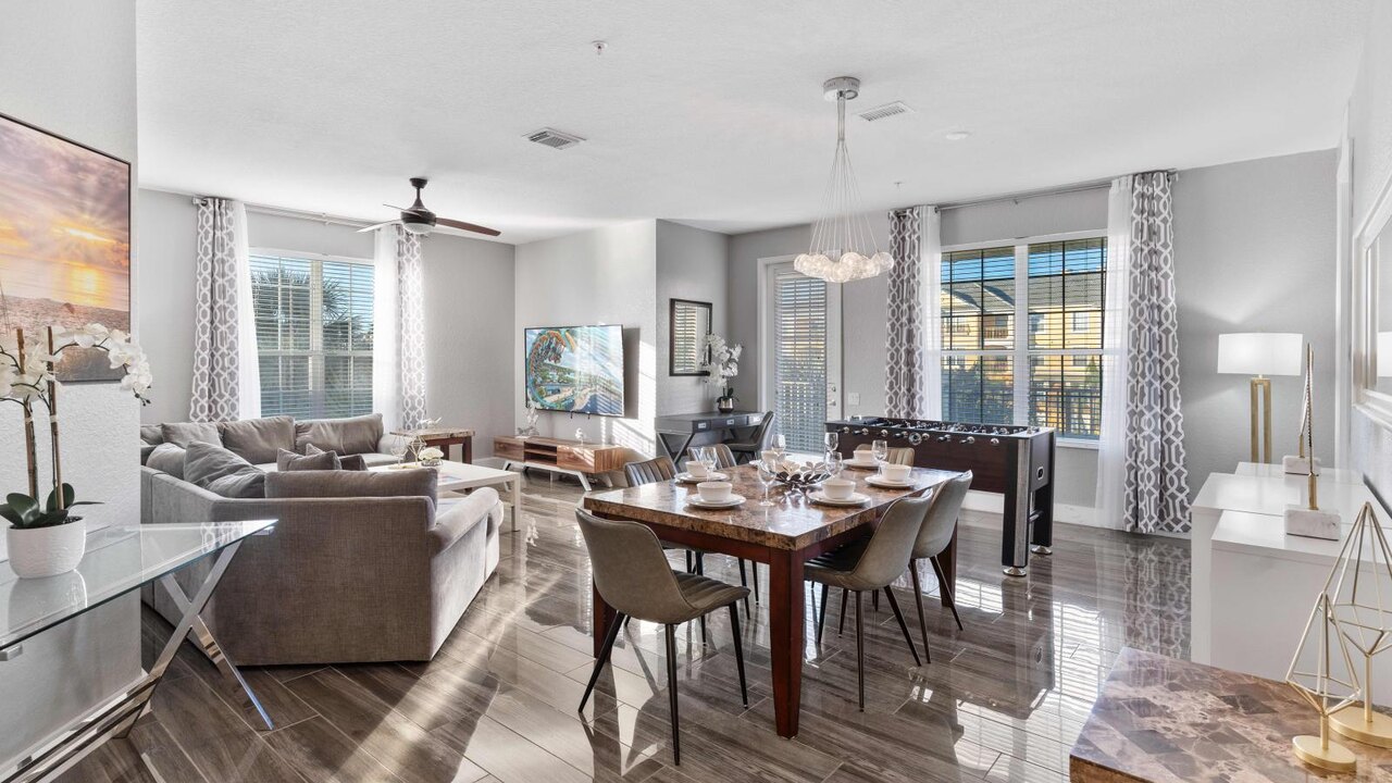 4804 Stylish 4BR Townhouse at Vista Cay #307 - Image 4