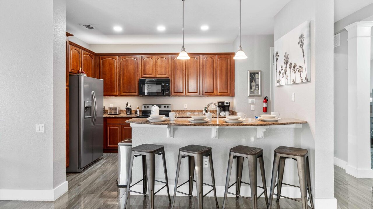 4804 Stylish 4BR Townhouse at Vista Cay #307 - Image 5